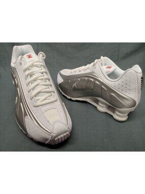 Nike Shox R4 (GS) Sneakers White Metallic Silver Boys Size 4 NEW NO BOX!
